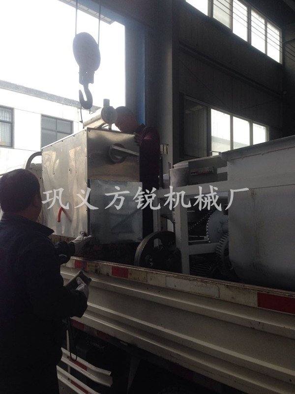 搟面皮機(jī)發(fā)貨現(xiàn)場